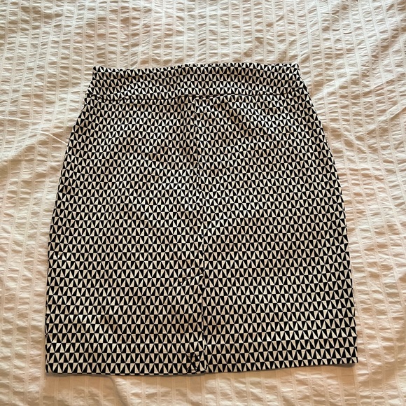 Women’s skirt - Picture 3 of 3